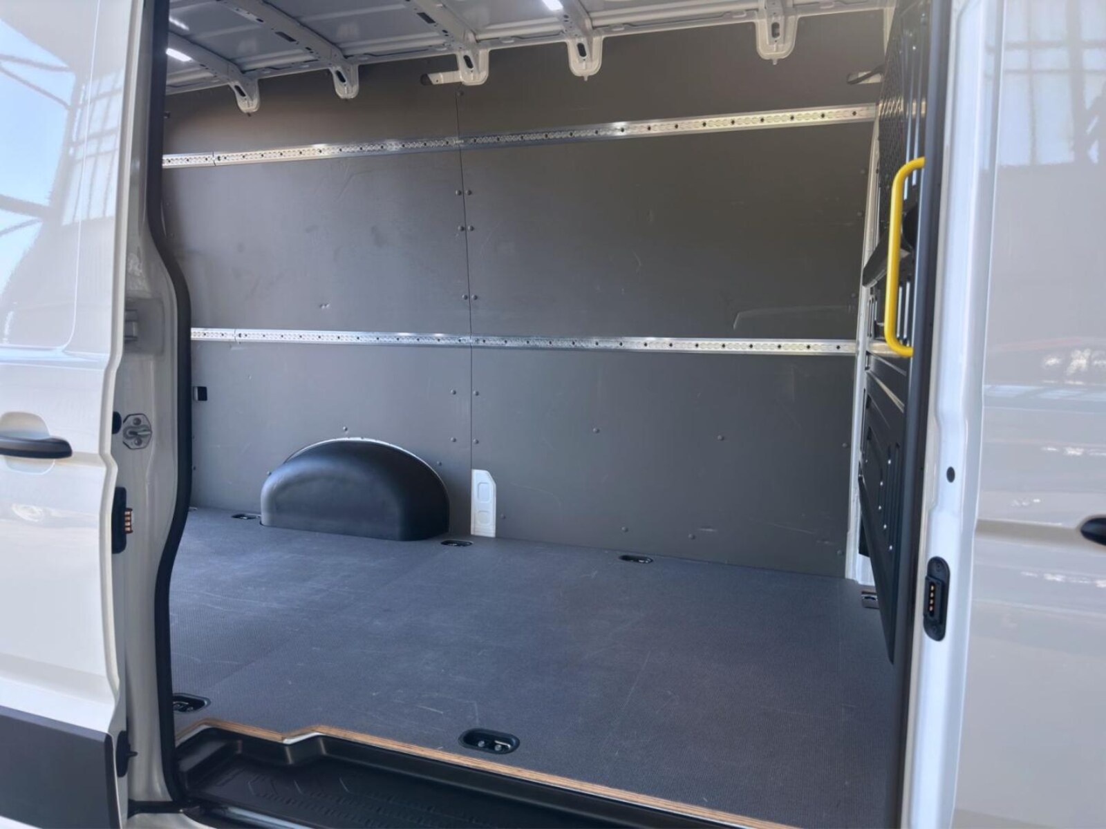 Volkswagen Crafter Kasten mittlerer Radstand – Bild 13