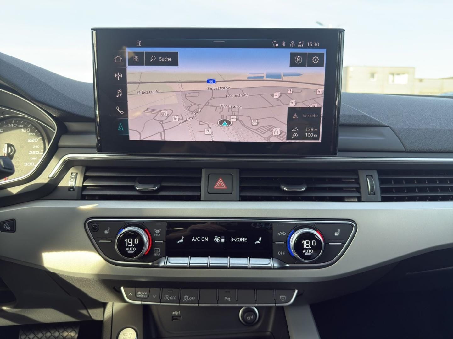 Bild über Audi A4 Avant advanced 40 TFSI S tronic - für weitere Informationen kontaktieren Sie den Audi Partner