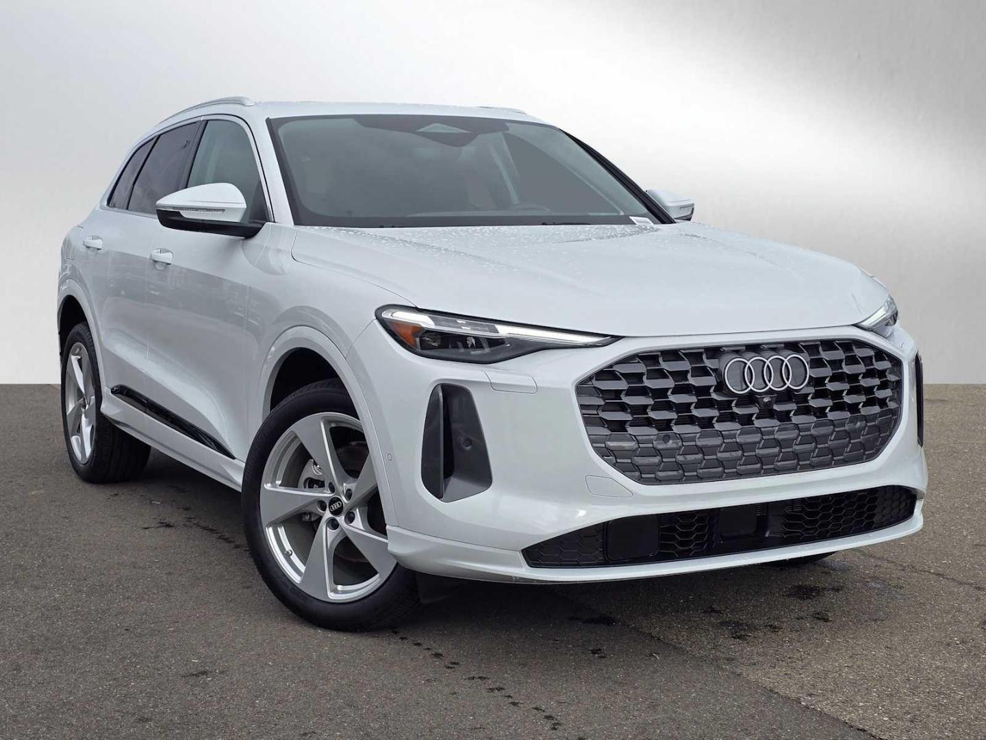 2025 Audi Q5 40 Premium Plus's photo