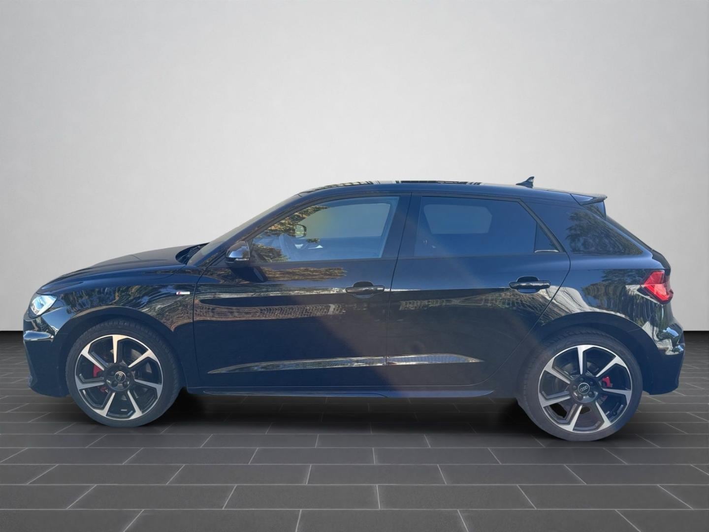 Bild über Audi A1 Sportback S line 35 TFSI S tronic - für weitere Informationen kontaktieren Sie den Audi Partner