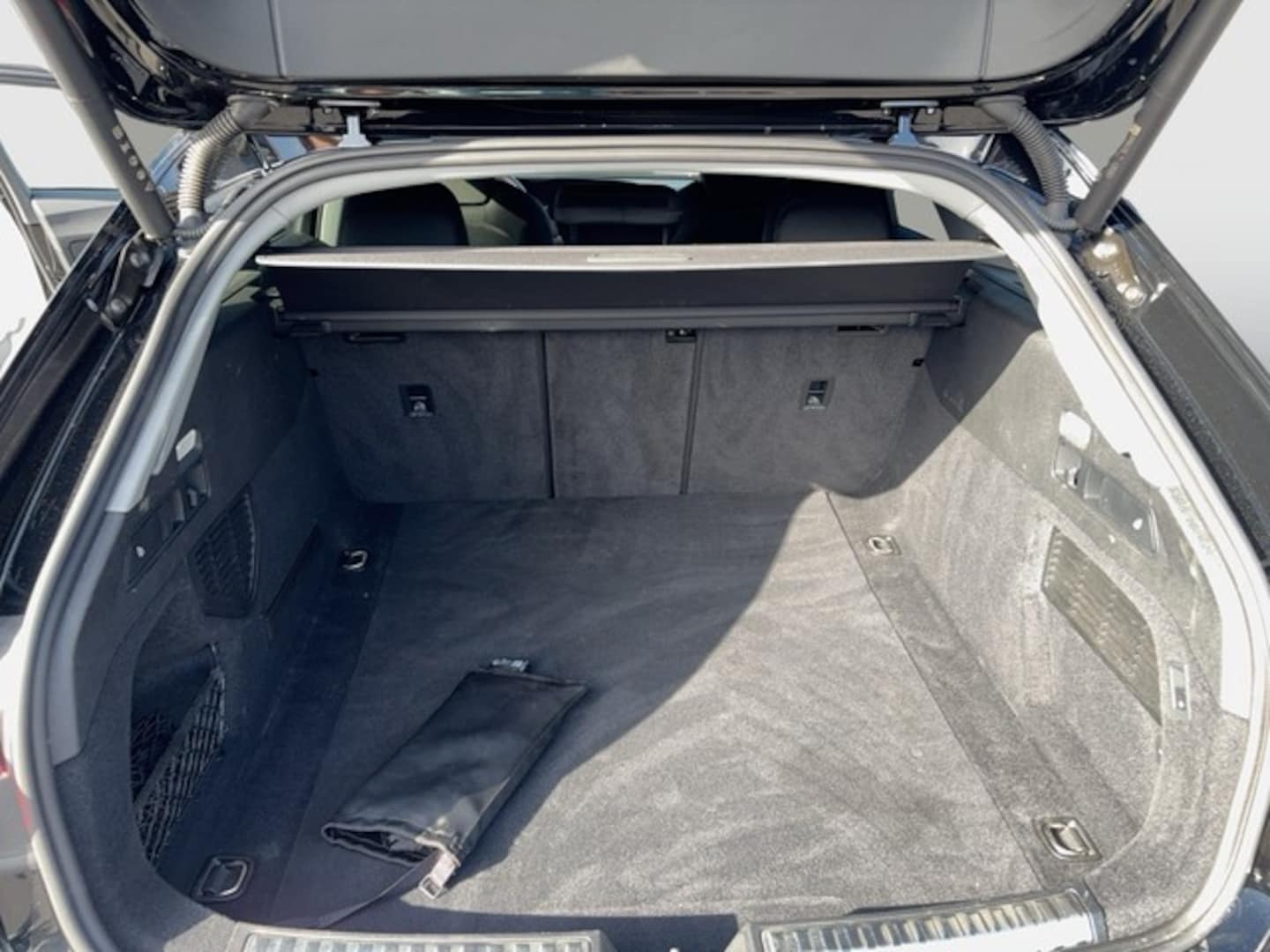 Bild über Audi A5 Avant TDI quattro 150 kW S tronic - für weitere Informationen kontaktieren Sie den Audi Partner