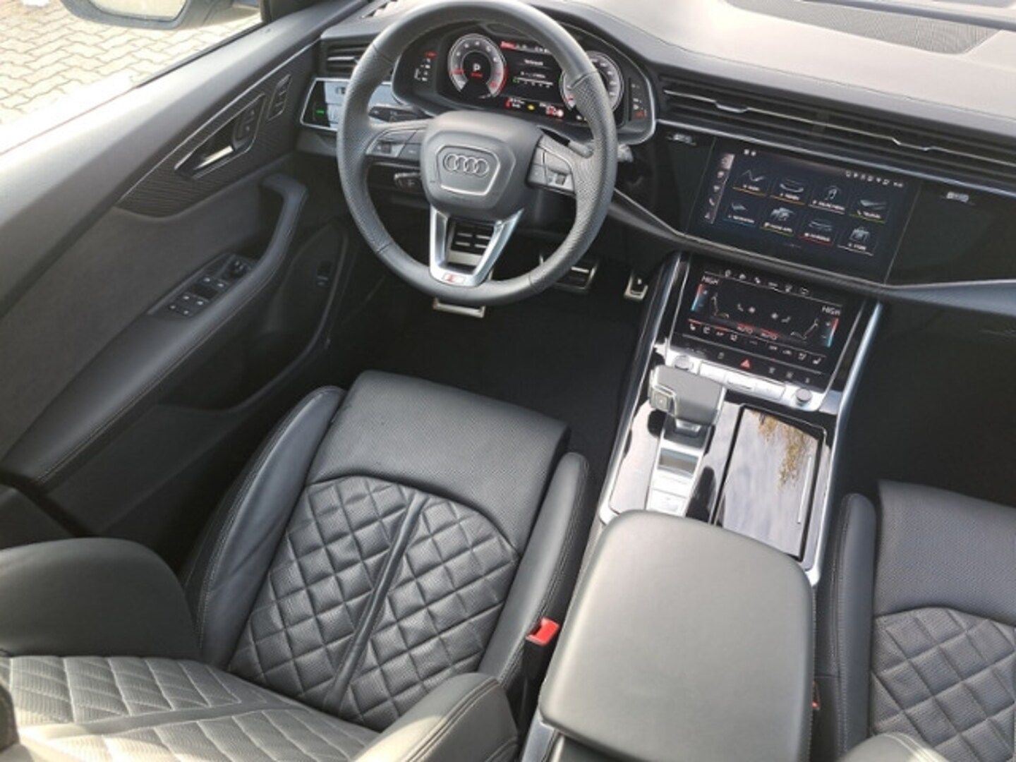 Bild über Audi Q8 SUV 55 TFSI quattro tiptronic - für weitere Informationen kontaktieren Sie den Audi Partner