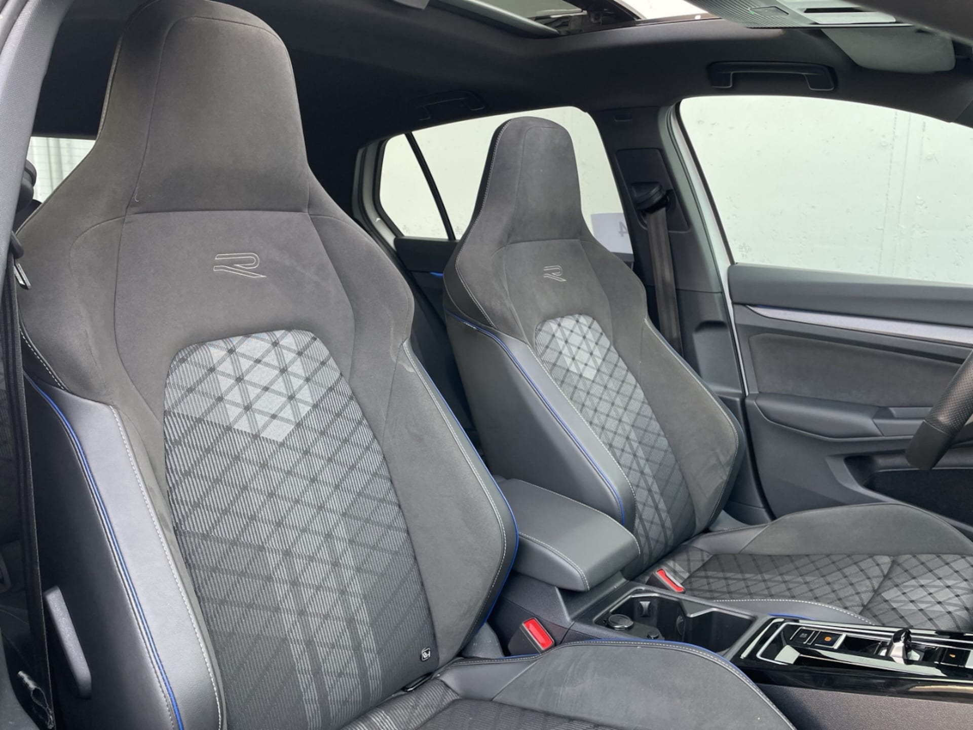 Volkswagen Golf R-Line
