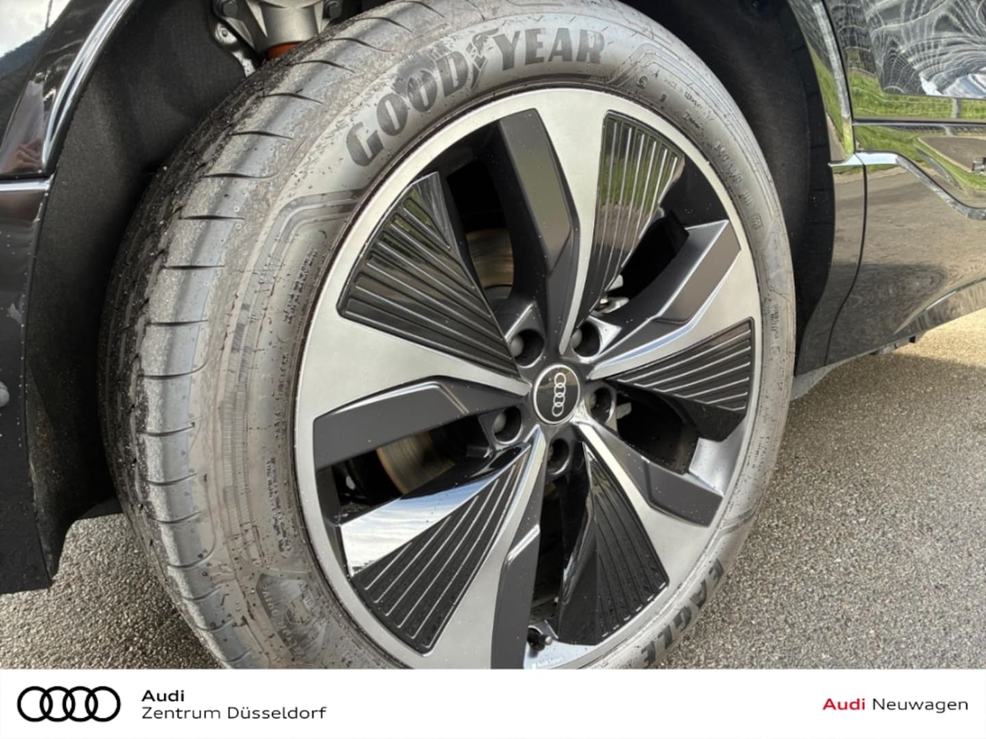 Bild über Audi Q6 SUV e-tron S line business e-tron performance 225 kW - für weitere Informationen kontaktieren Sie den Audi Partner