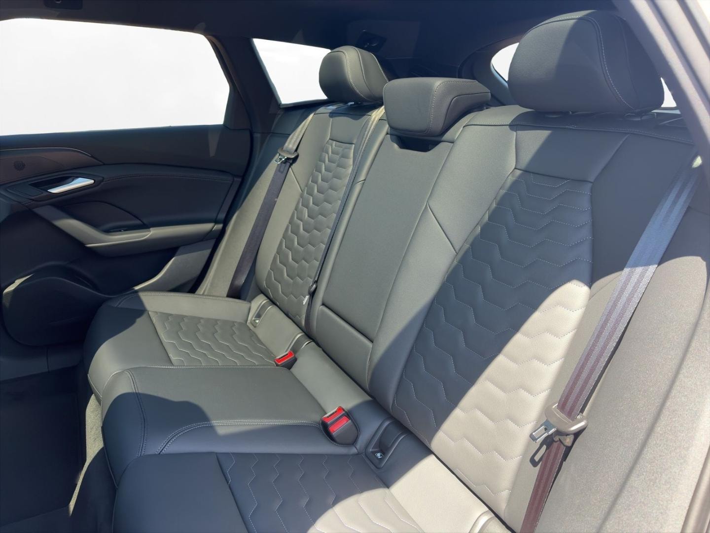 Bild über Audi A6 Avant e-tron S line business e-tron quattro 315 kW - für weitere Informationen kontaktieren Sie den Audi Partner
