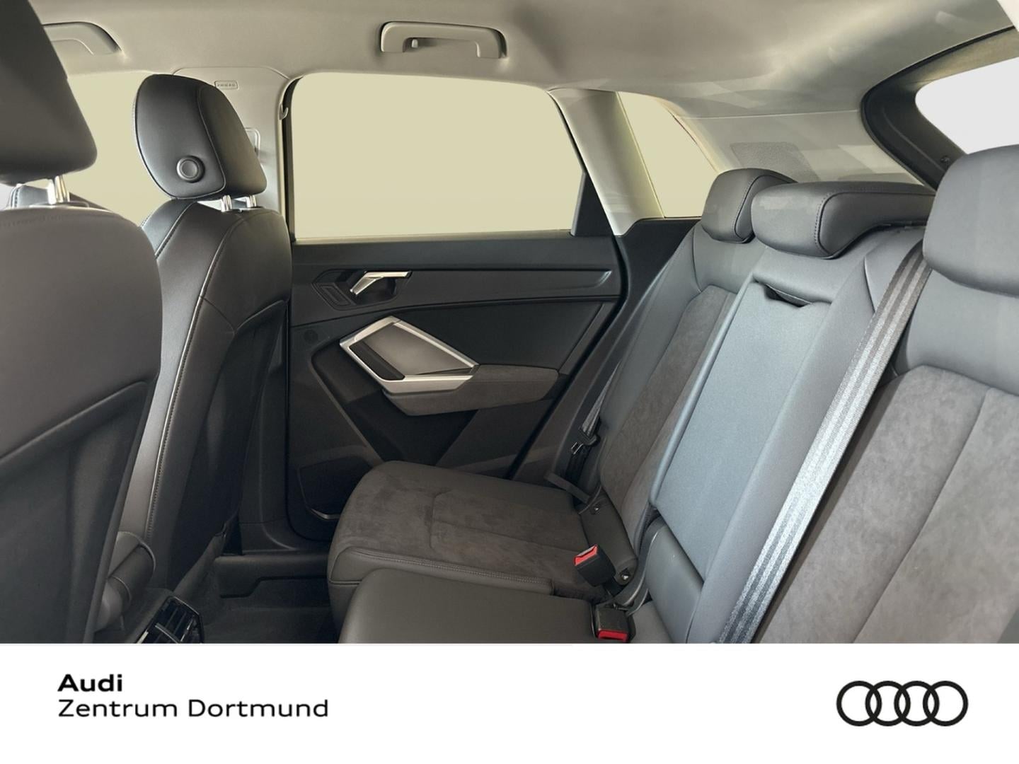 Bild über Audi Q3 TFSI quattro 180 kW S tronic - für weitere Informationen kontaktieren Sie den Audi Partner