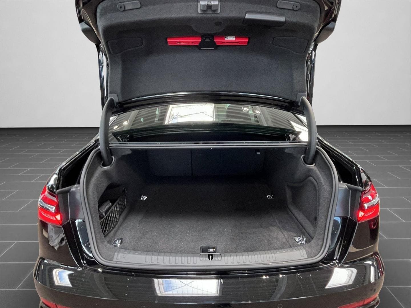 Bild über Audi S6 Limousine TDI quattro tiptronic - für weitere Informationen kontaktieren Sie den Audi Partner