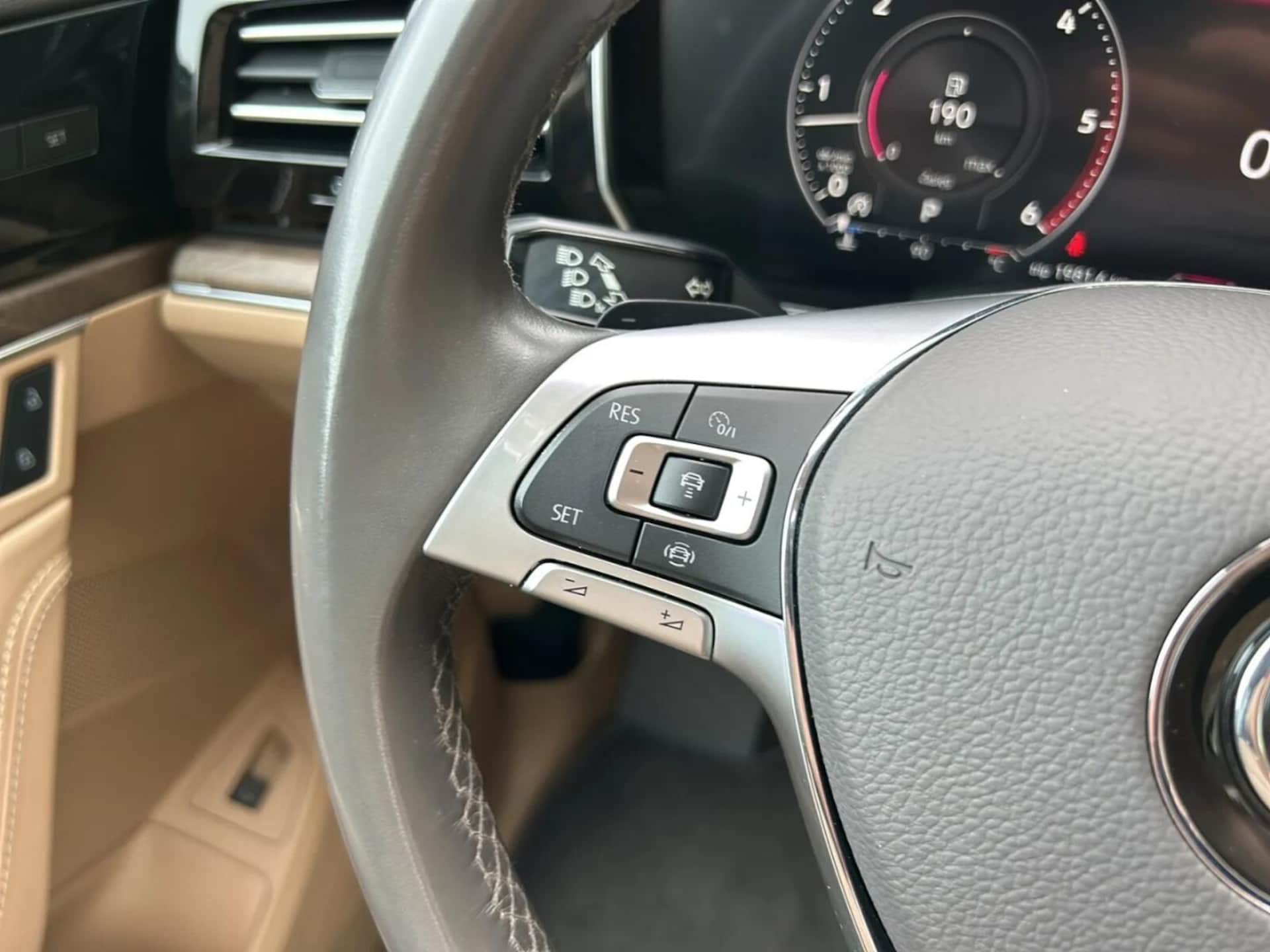 Volkswagen Touareg Model bazowy