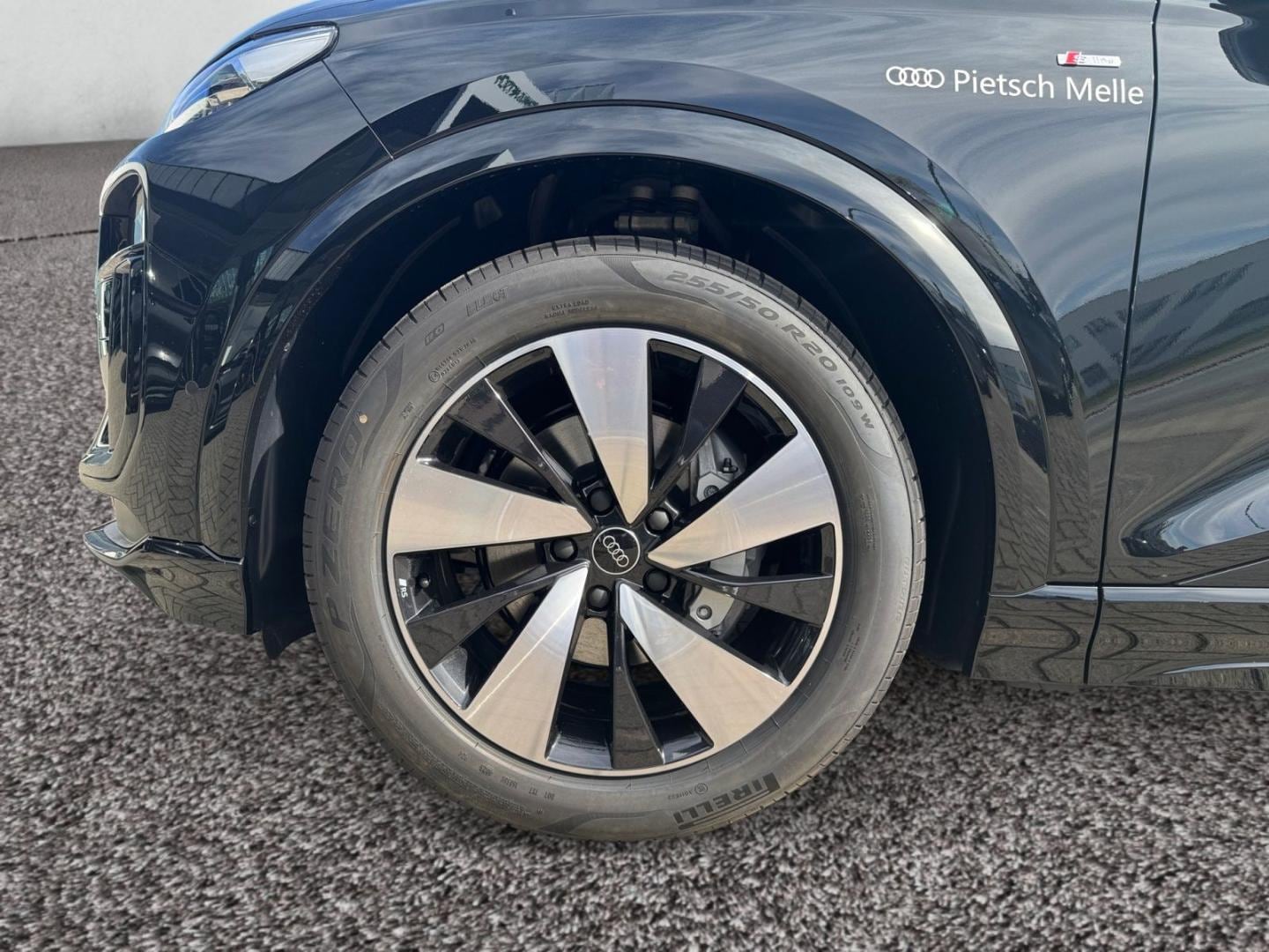 Bild über Audi Q6 SUV e-tron e-tron performance - für weitere Informationen kontaktieren Sie den Audi Partner
