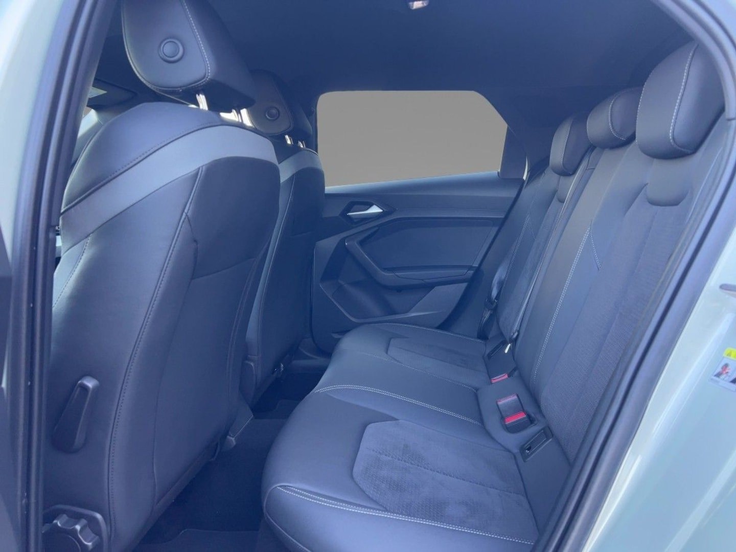 Bild über Audi A1 Sportback S line 35 TFSI S tronic - für weitere Informationen kontaktieren Sie den Audi Partner