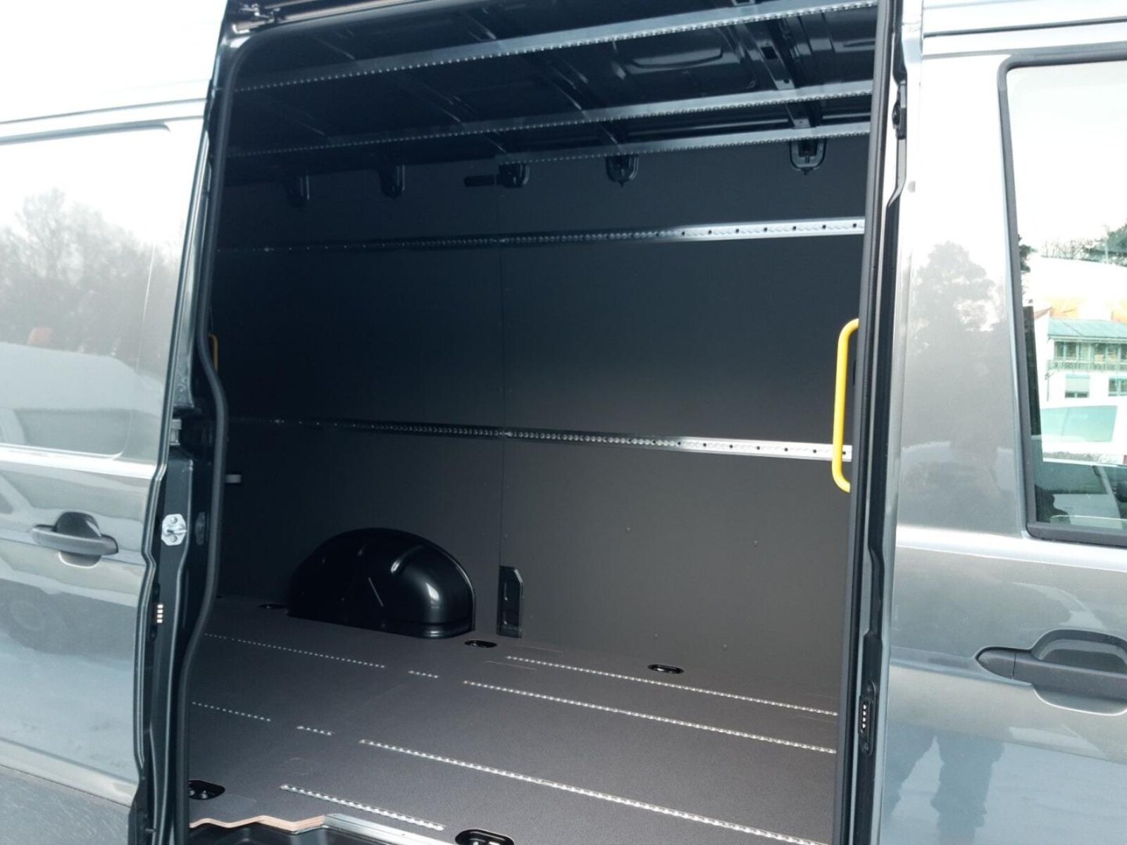 Volkswagen Crafter Kasten mittlerer Radstand – Bild 9
