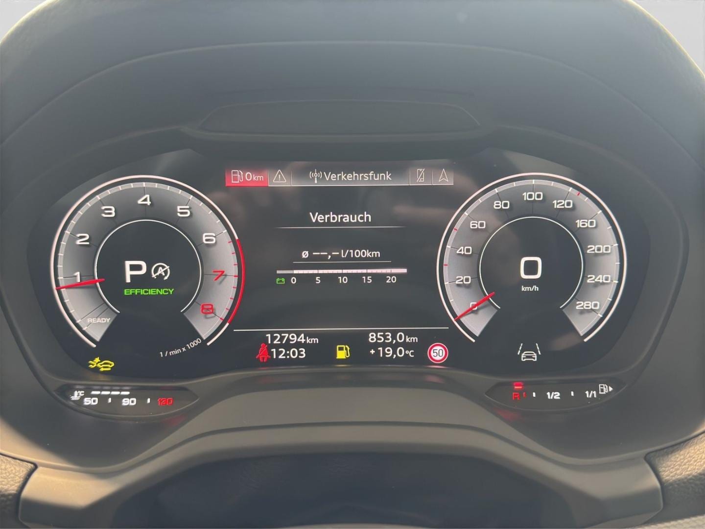 Bild über Audi Q2 S line 40 TFSI quattro S tronic - für weitere Informationen kontaktieren Sie den Audi Partner