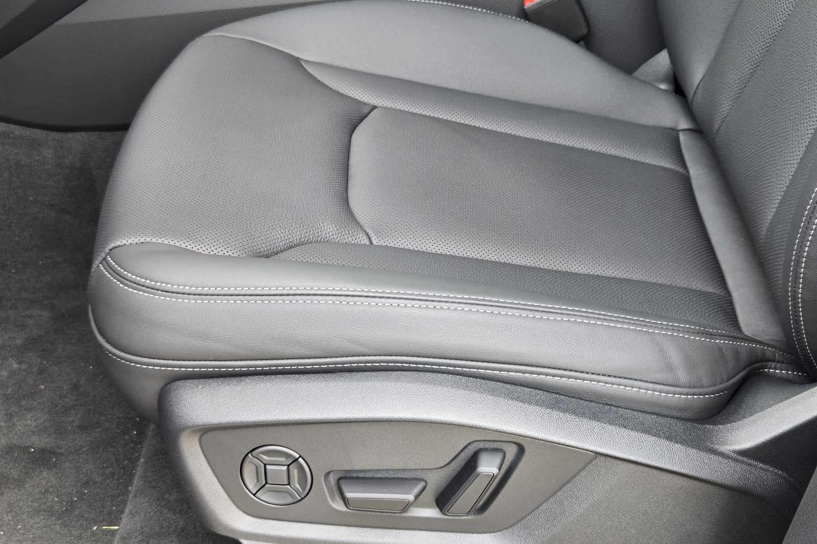 2026 Audi Q8 Premium Plus - Photo 15
