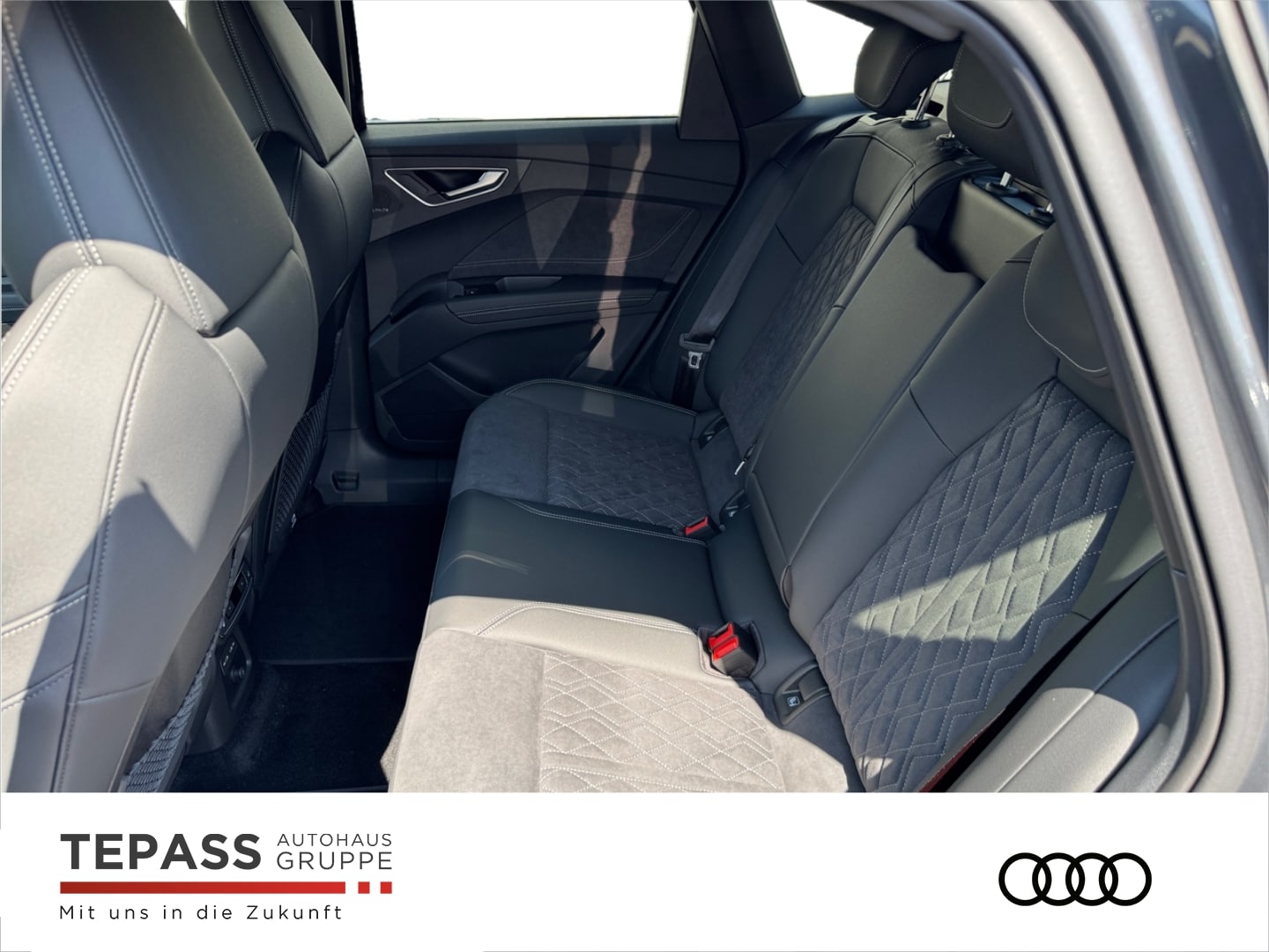 Bild über Audi Q4 Sportback e-tron e-tron quattro 220 kW - für weitere Informationen kontaktieren Sie den Audi Partner
