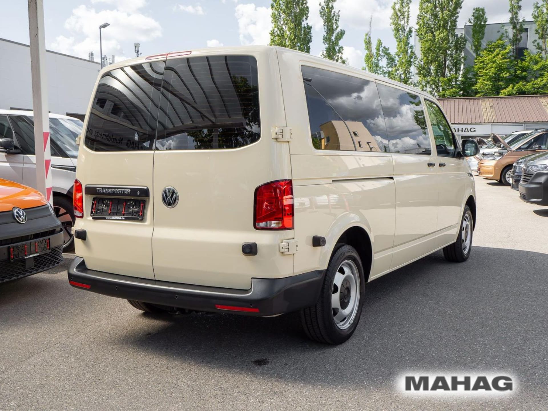 Volkswagen T6.1 Transporter Kombi langer Radstand
