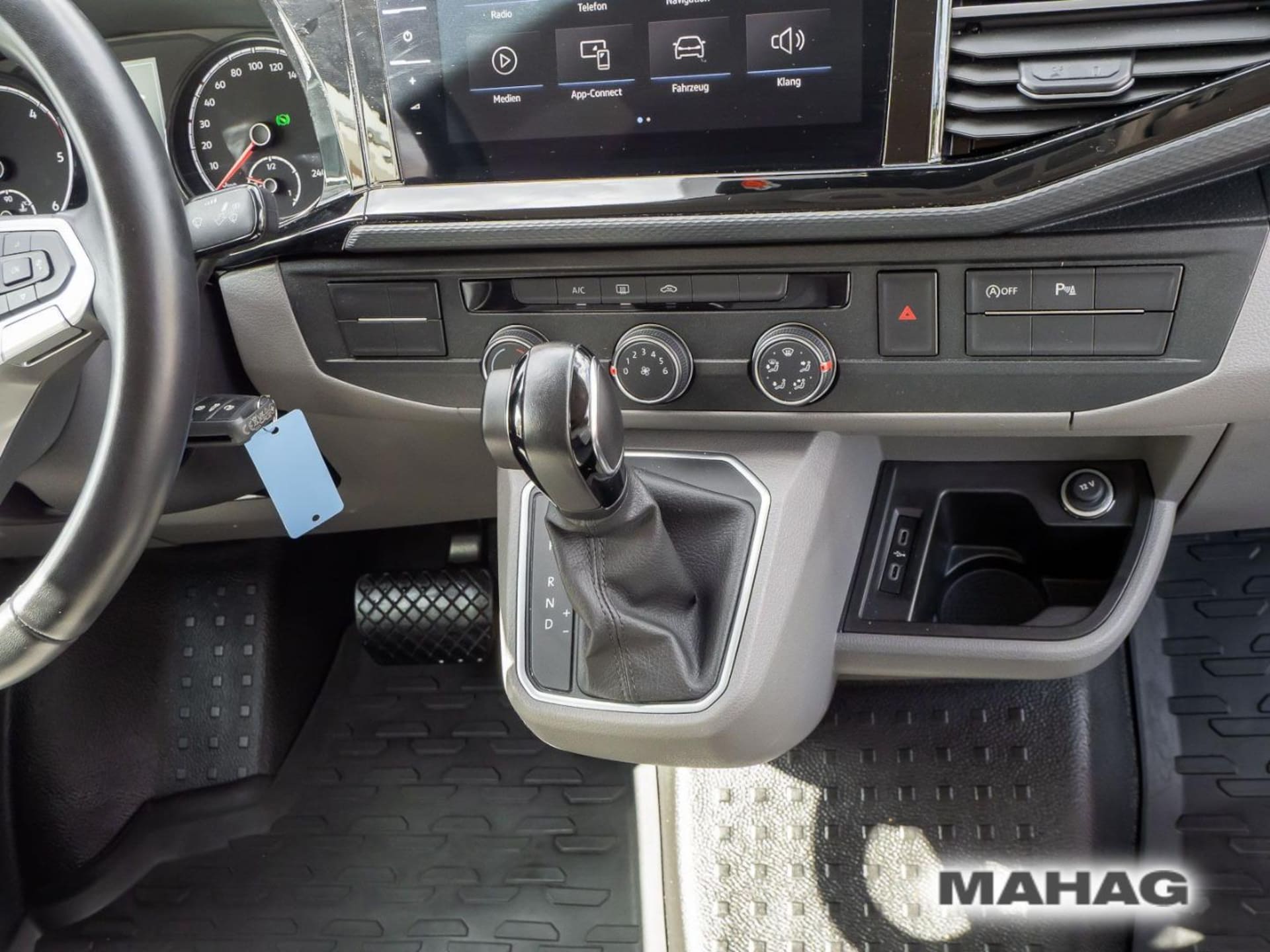 Volkswagen T6.1 Transporter Kombi langer Radstand