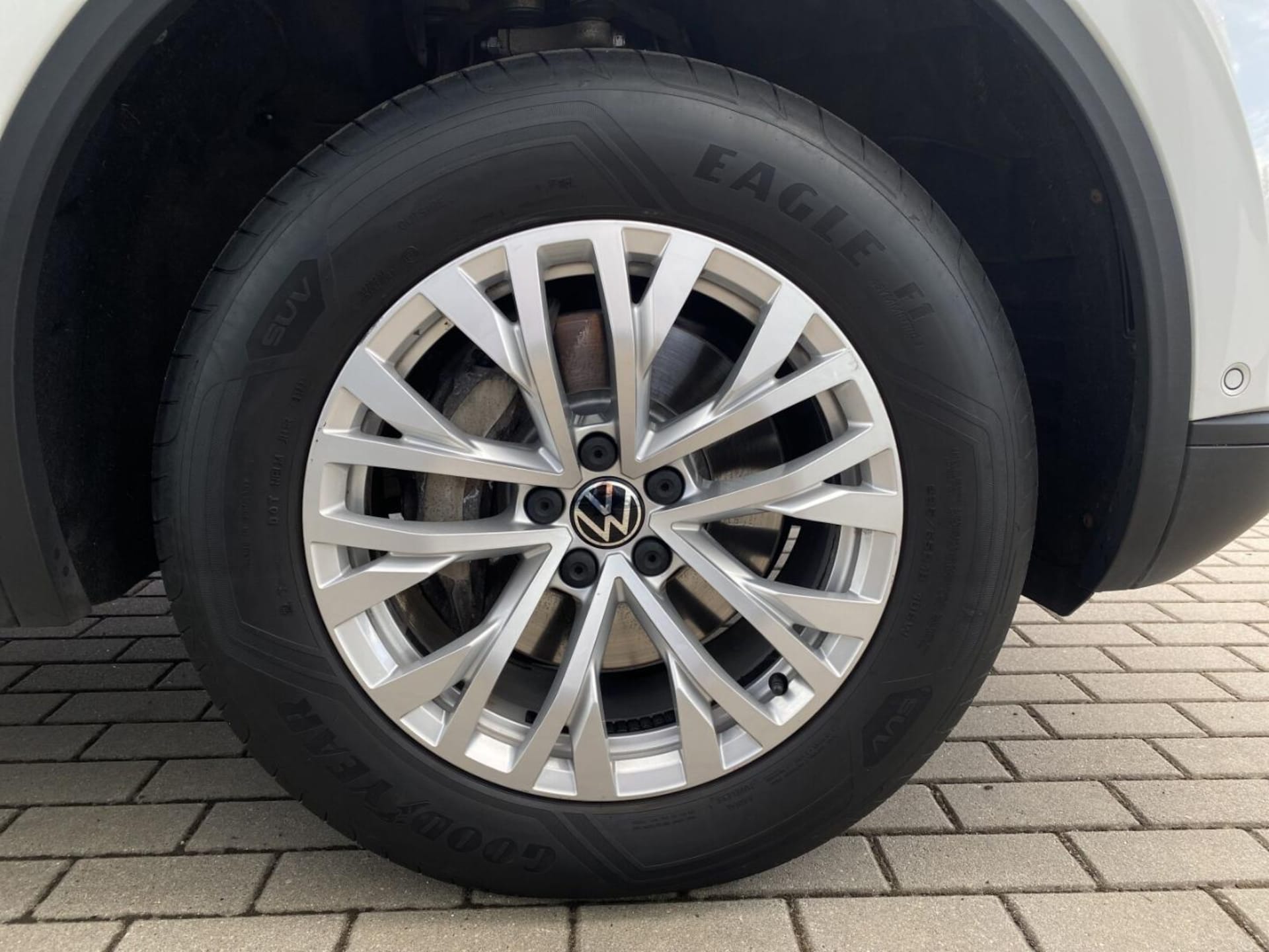 Volkswagen Touareg Model bazowy