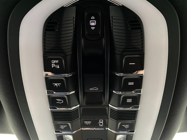 2026 Porsche Macan T - Photo 66