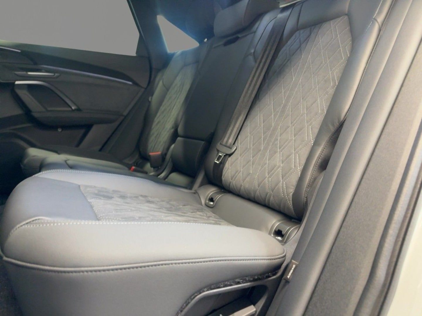 Bild über Audi Q5 Sportback TDI quattro 150 kW S tronic - für weitere Informationen kontaktieren Sie den Audi Partner