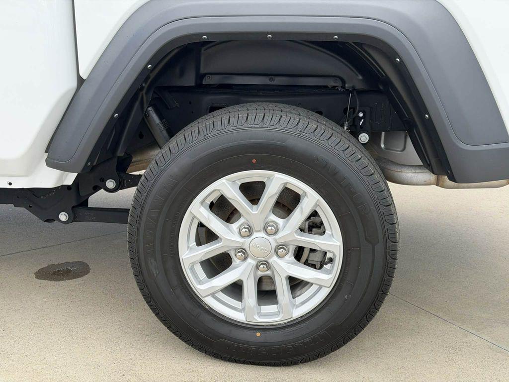 2023 Jeep Gladiator Sport S's photo