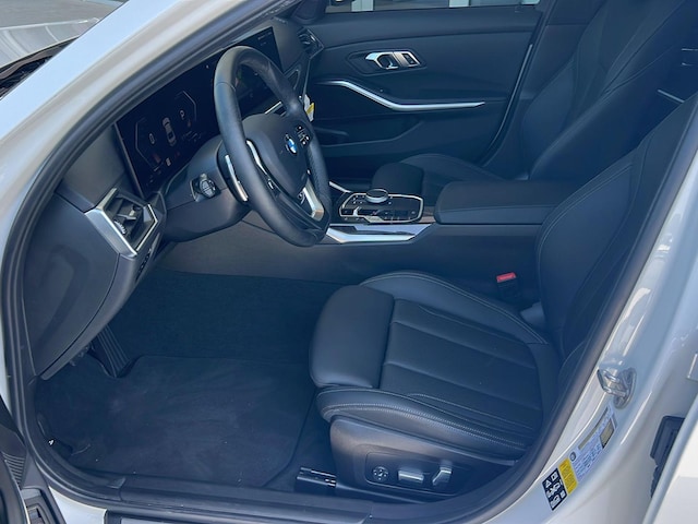 2023 BMW 3 Series 10