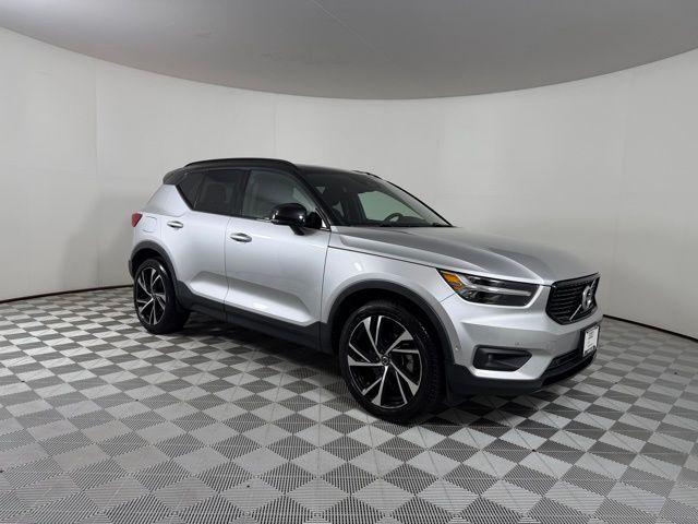 2019 Volvo XC40 T5 R-Design AWD's photo