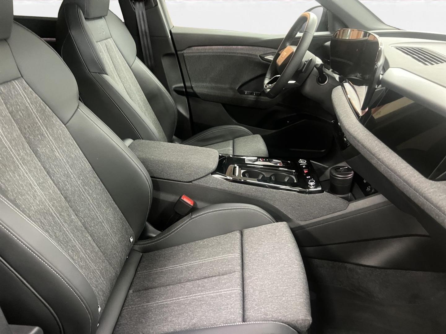 Bild über Audi Q6 SUV e-tron e-tron performance - für weitere Informationen kontaktieren Sie den Audi Partner