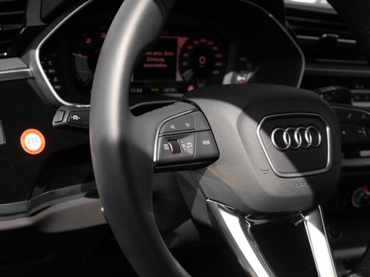 Bild über Audi Q3 TDI 110 kW S tronic - für weitere Informationen kontaktieren Sie den Audi Partner