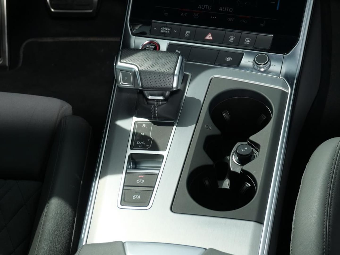 Bild über Audi S6 Avant TDI quattro tiptronic - für weitere Informationen kontaktieren Sie den Audi Partner