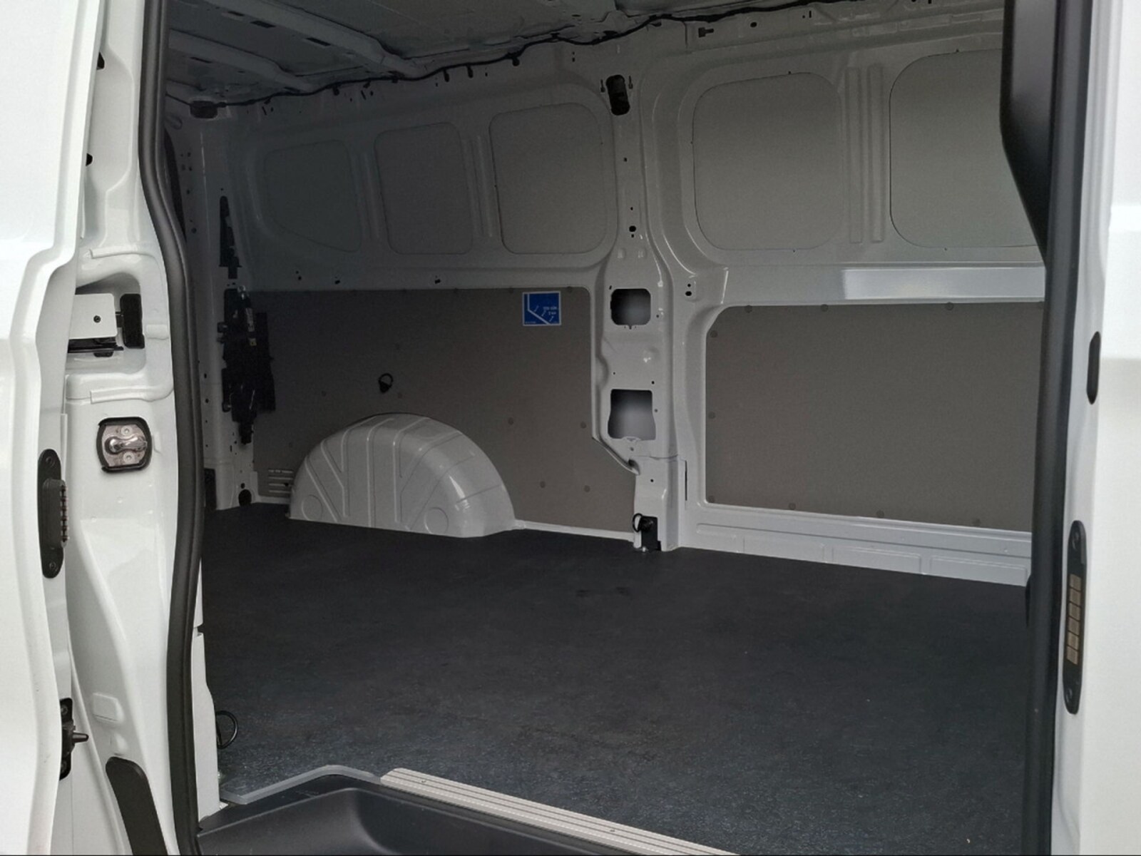 Volkswagen Transporter Kasten langer Radstand – Bild 13