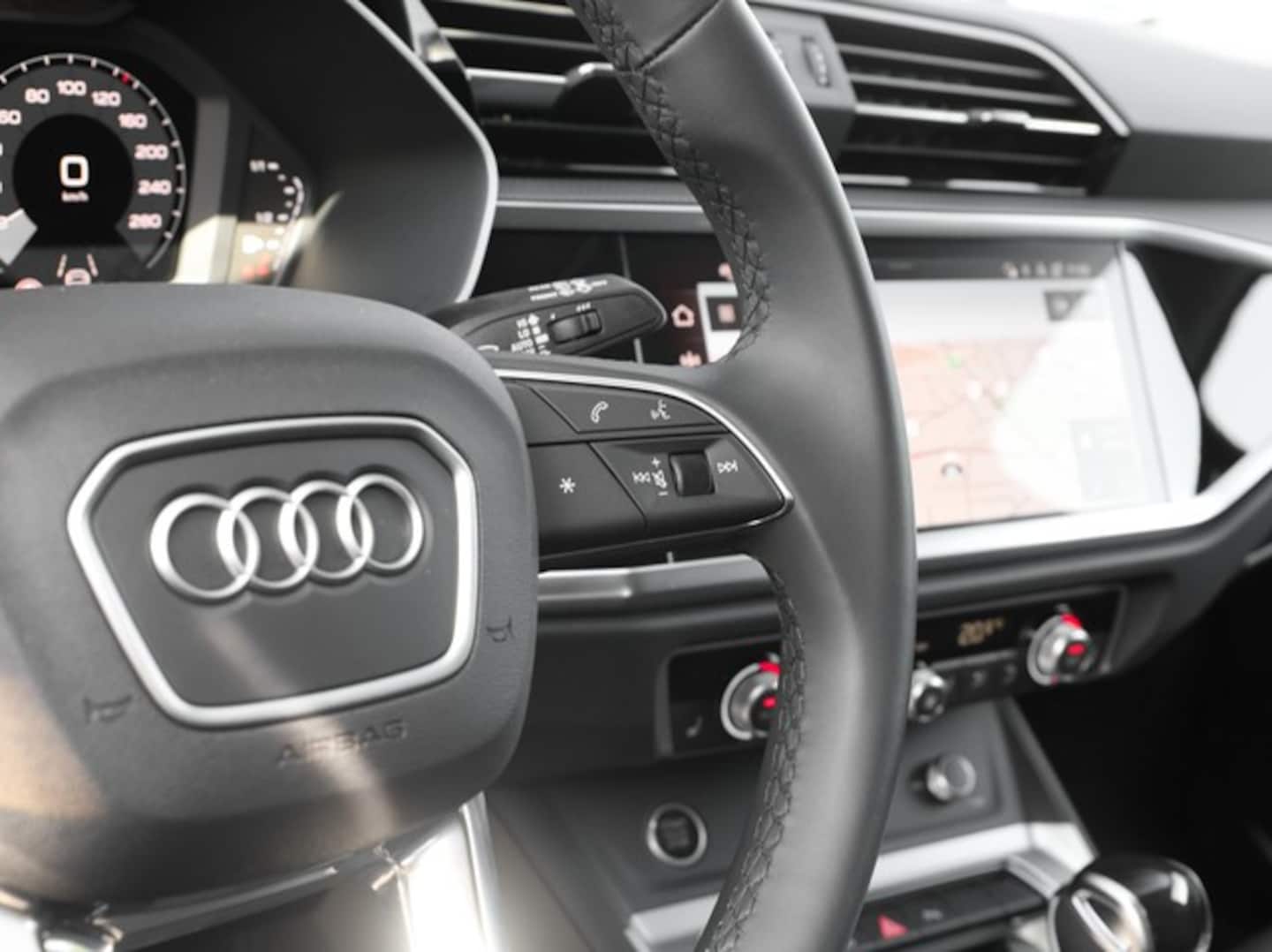 Bild über Audi Q3 TDI 110 kW S tronic - für weitere Informationen kontaktieren Sie den Audi Partner