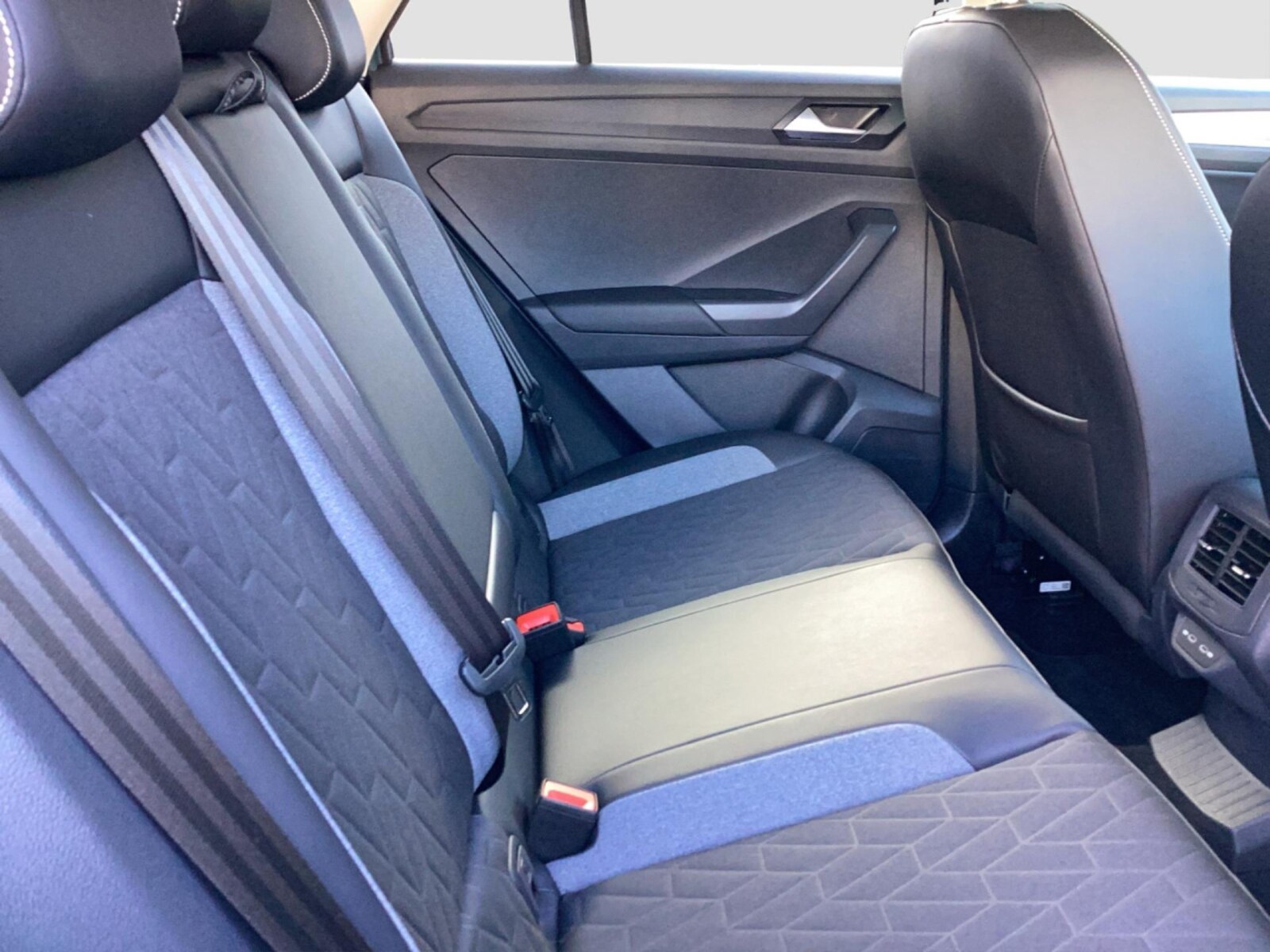 Volkswagen T-Roc – Bild 12