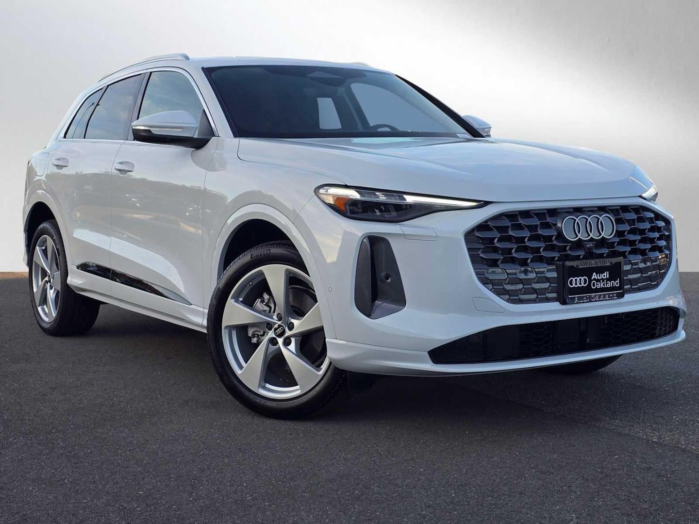 2025 Audi Q5 40 Premium Plus's photo