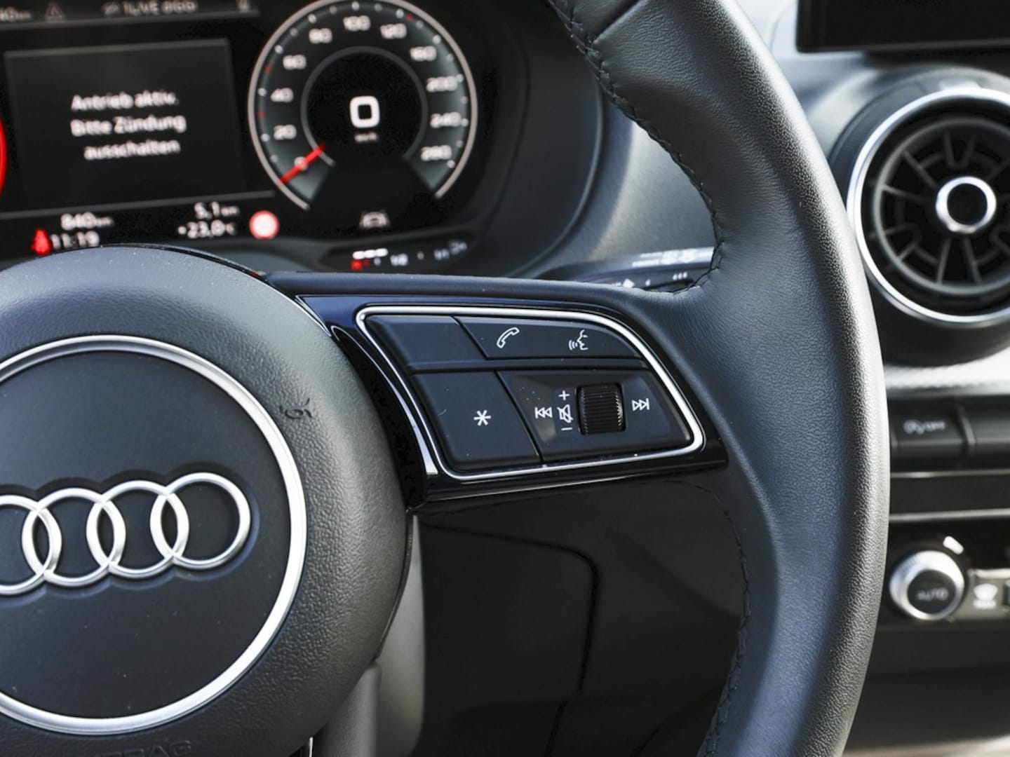 Bild über Audi Q2 S line 30 TFSI Schaltgetriebe - für weitere Informationen kontaktieren Sie den Audi Partner
