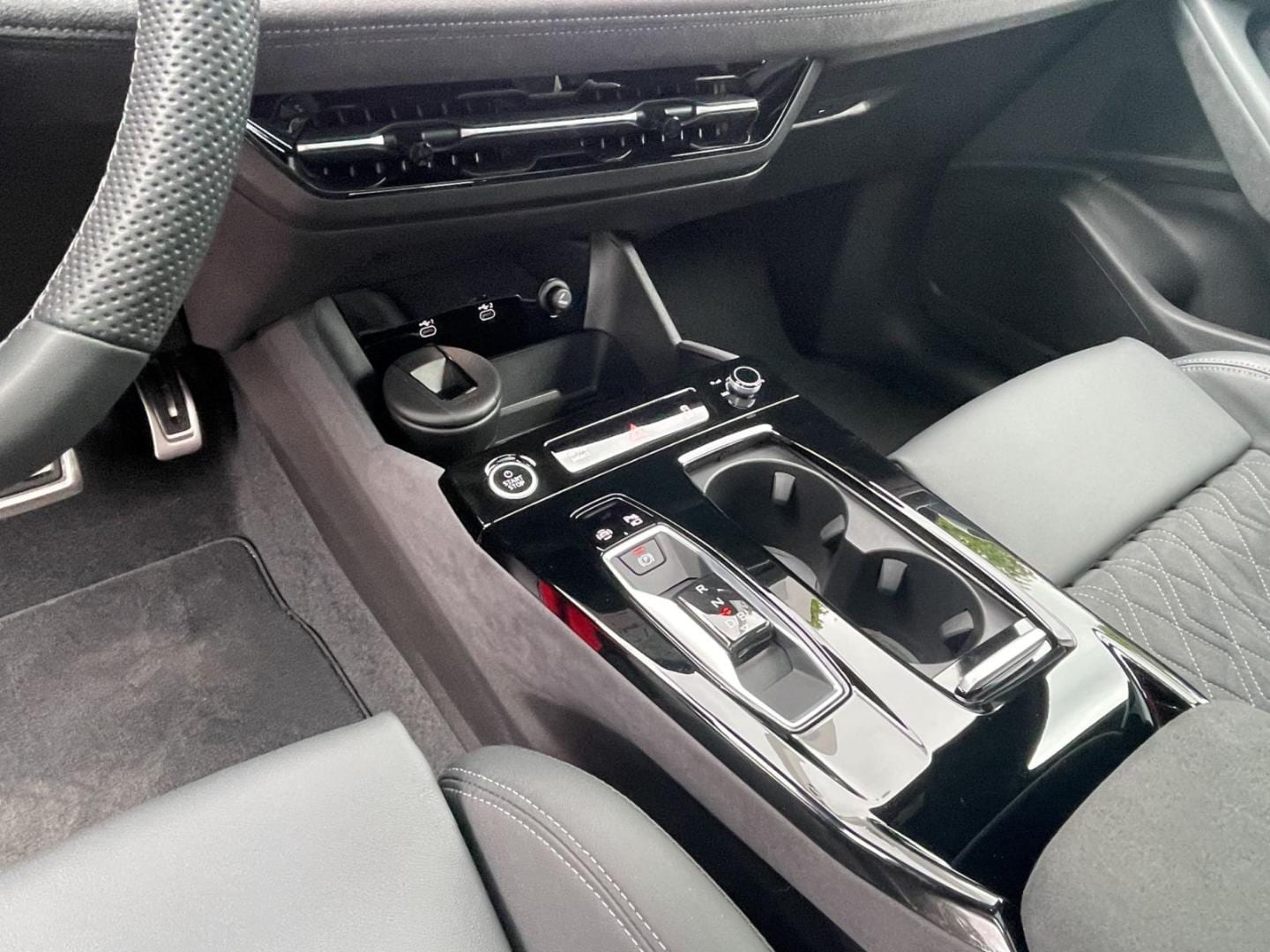 Bild über Audi Q6 Sportback e-tron e-tron performance - für weitere Informationen kontaktieren Sie den Audi Partner