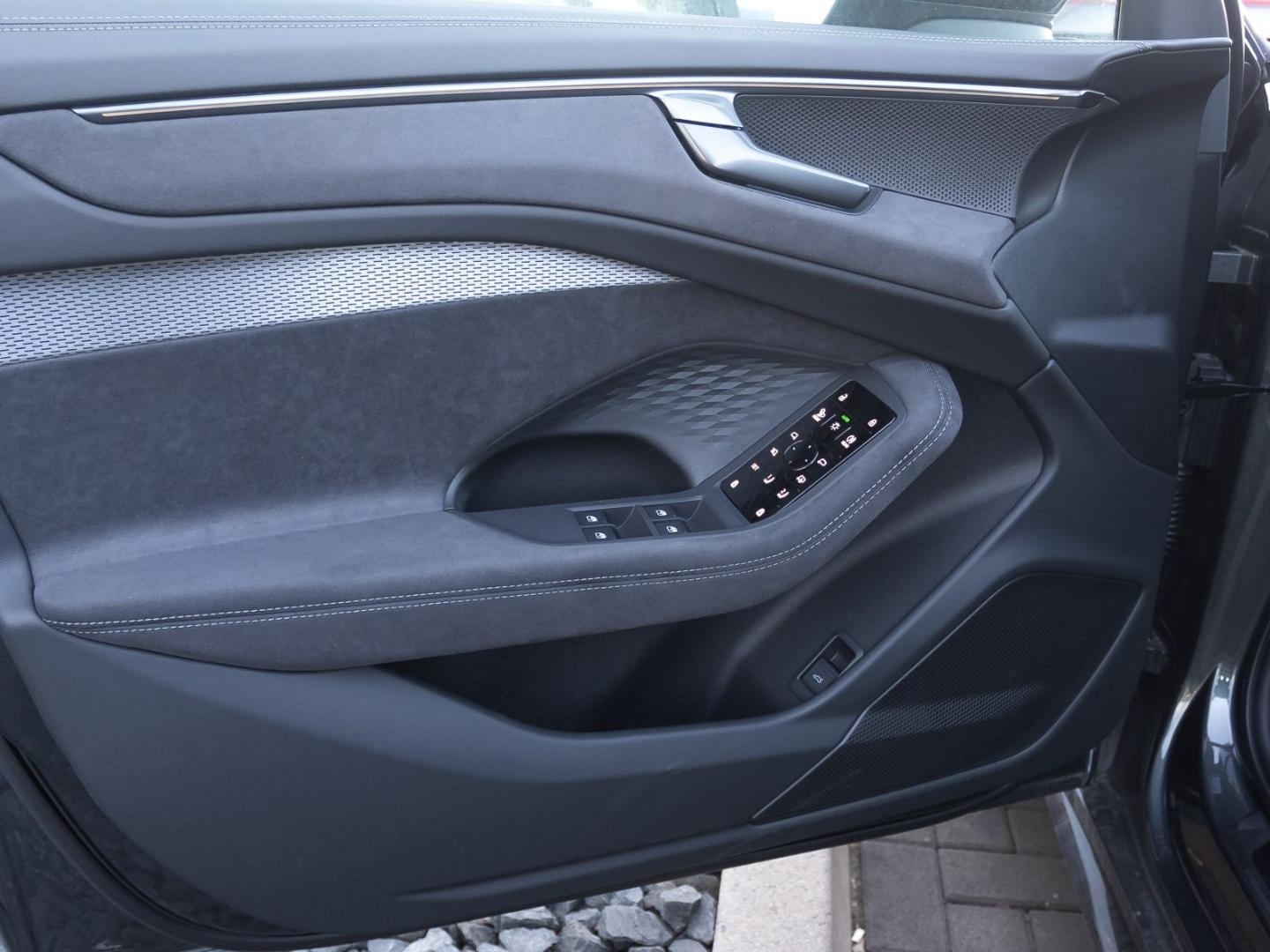 Bild über Audi A6 Avant TDI quattro 150 kW S tronic - für weitere Informationen kontaktieren Sie den Audi Partner