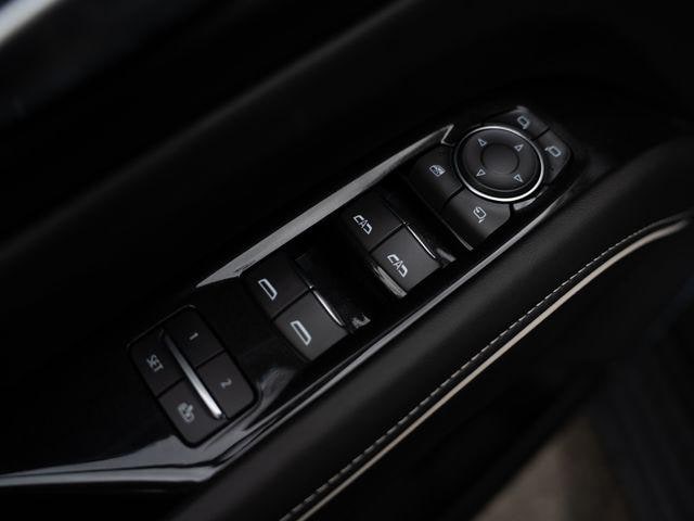 2023 Cadillac Escalade V-Series - Photo 16