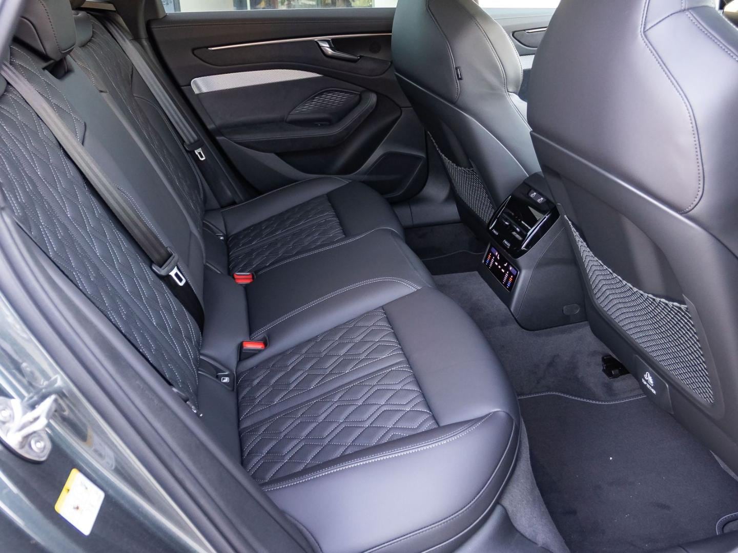 Bild über Audi A6 Avant TDI quattro 150 kW S tronic - für weitere Informationen kontaktieren Sie den Audi Partner
