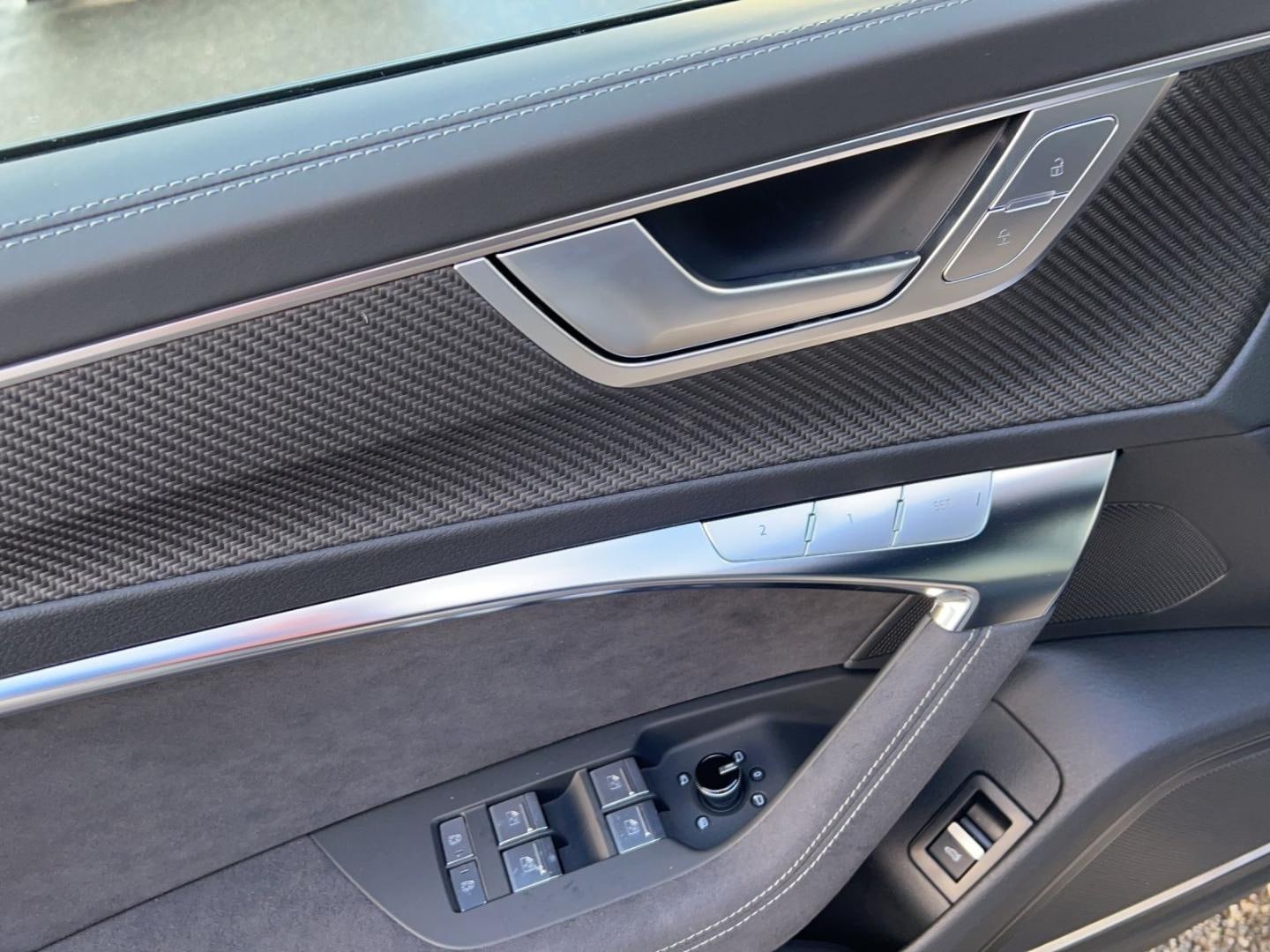Bild über Audi RS 6 Avant performance quattro tiptronic - für weitere Informationen kontaktieren Sie den Audi Partner