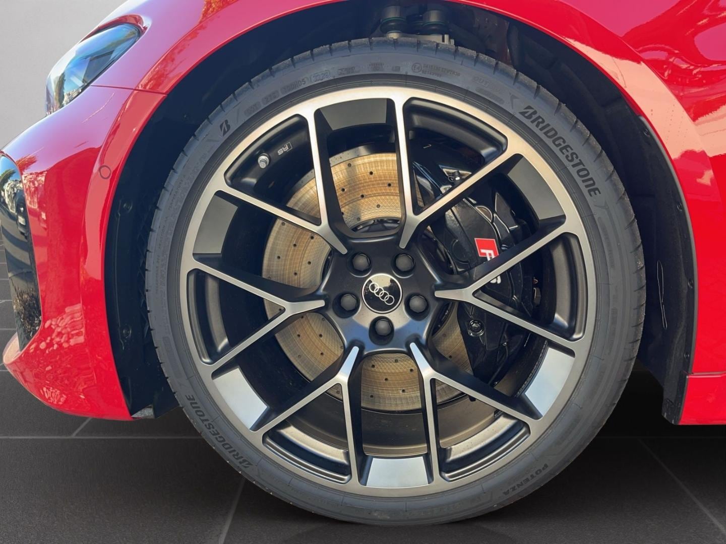 Bild über Audi RS 5 Avant quattro 470 kW tiptronic - für weitere Informationen kontaktieren Sie den Audi Partner