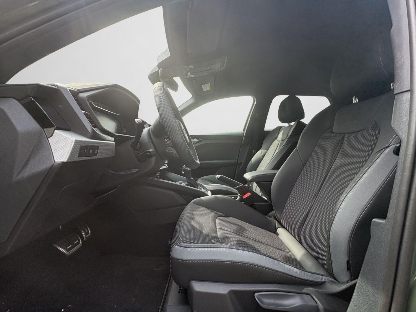 Bild über Audi A1 Sportback S line 30 TFSI S tronic - für weitere Informationen kontaktieren Sie den Audi Partner