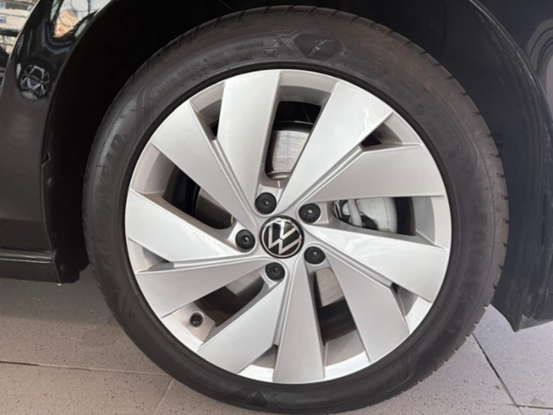 Volkswagen Golf Life