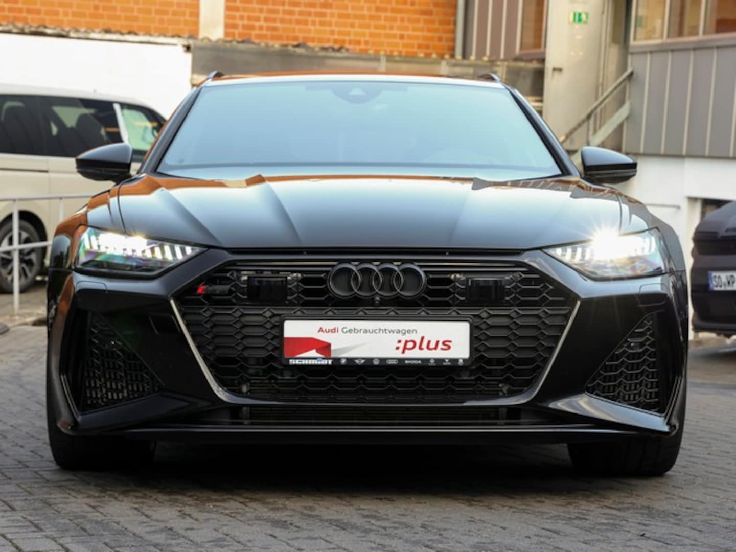 Bild über Audi RS 6 Avant performance quattro tiptronic - für weitere Informationen kontaktieren Sie den Audi Partner