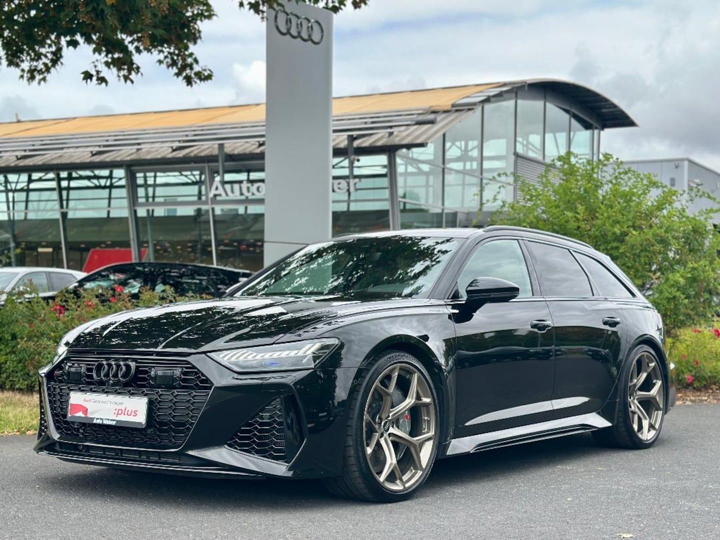 Bild über Audi RS 6 Avant performance quattro tiptronic - für weitere Informationen kontaktieren Sie den Audi Partner