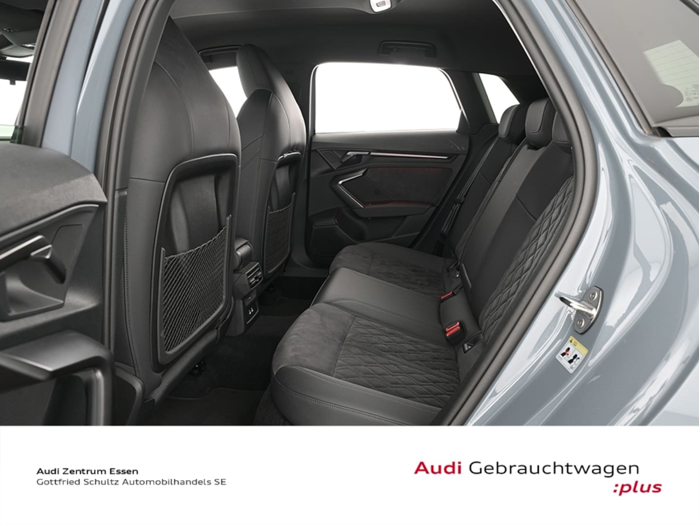Bild über Audi RS 3 Sportback TFSI quattro S tronic - für weitere Informationen kontaktieren Sie den Audi Partner