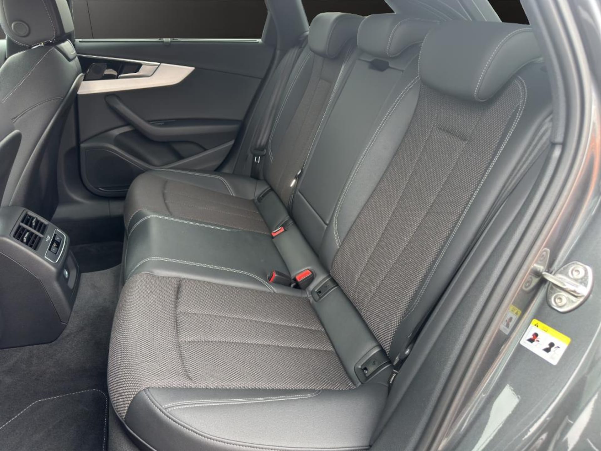 Audi A4 Avant S line