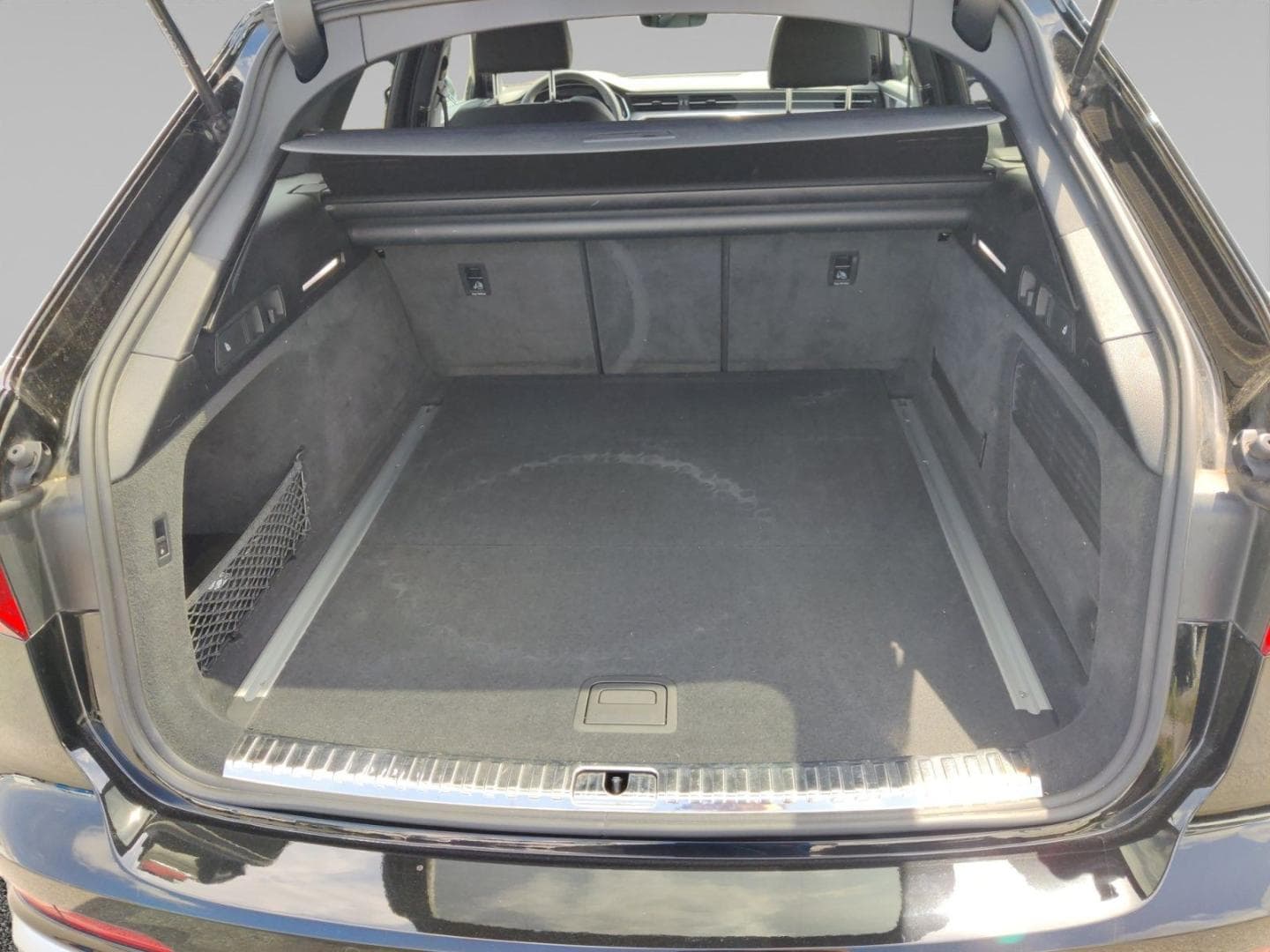 Bild über Audi S6 Avant TDI quattro tiptronic - für weitere Informationen kontaktieren Sie den Audi Partner
