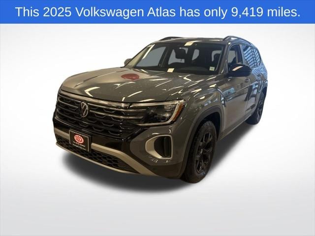2025 Volkswagen Atlas Atlas Peak Edition's photo