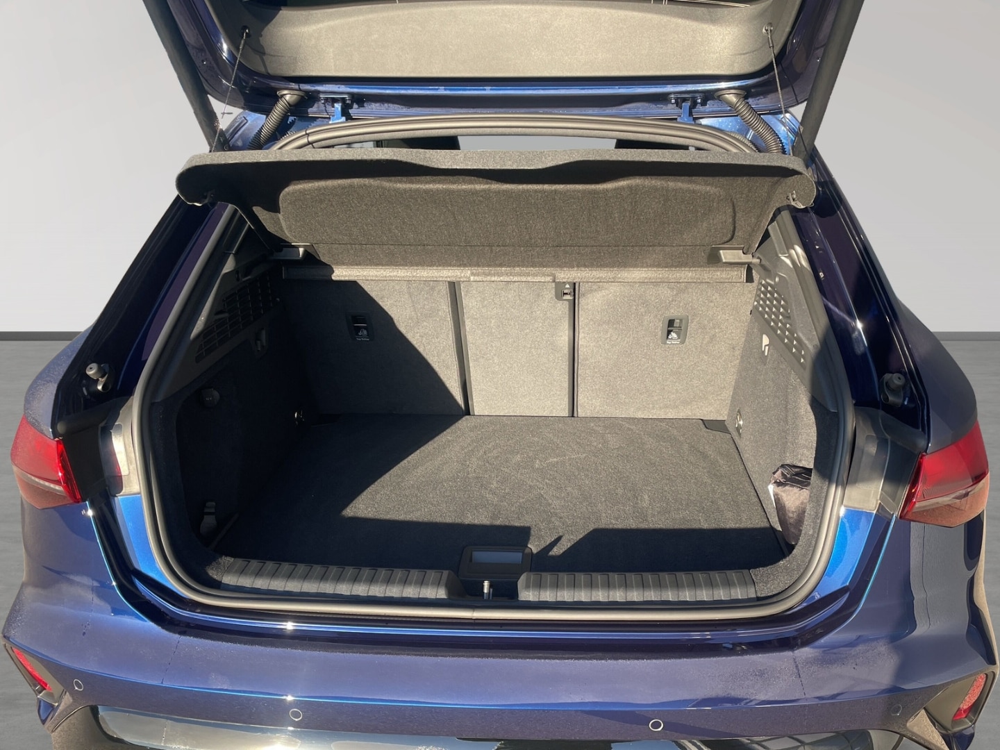 Bild über Audi A3 Sportback S line 35 TFSI S tronic - für weitere Informationen kontaktieren Sie den Audi Partner