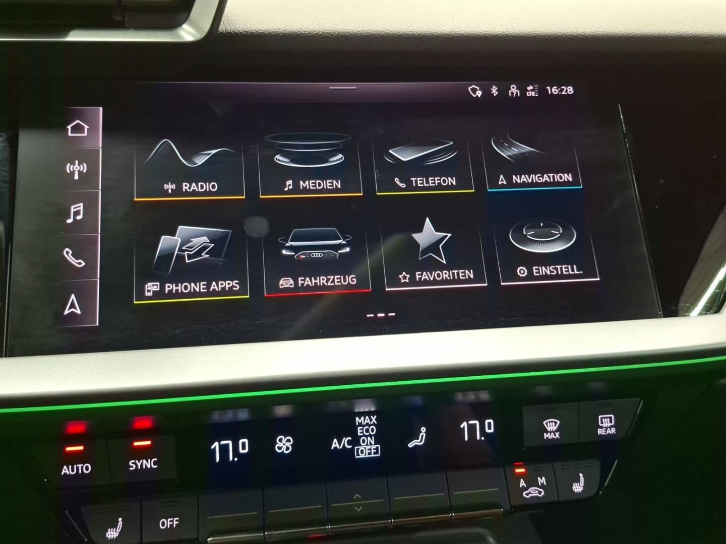 Bild über Audi RS 3 Limousine TFSI quattro 294 kW S tronic - für weitere Informationen kontaktieren Sie den Audi Partner